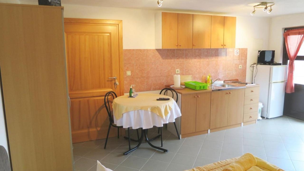 Dobrinj Apartments With A Parking Space Soline, Krk - 18787 מראה חיצוני תמונה